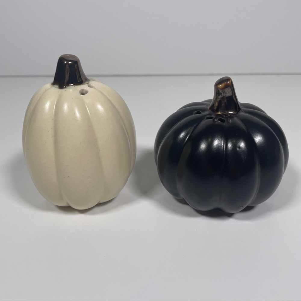 Harvest Vegetable Pumpkin Squash Salt/Pepper Shakers Thanksgiving Fall 3” Tall